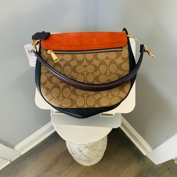 NEW Coach Kleo Shoulder Bag 23" Signature Canvas C5692 Khaki/Multi (RETAIL $498) - Picture 2 of 2